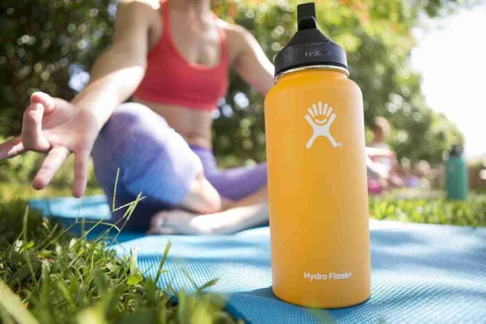 Hydro Flask Vacuum Insulated Stainless Steel Water Bottle Wide Mouth with Straw Lid (White, 32-Ounce) | Choice Wholesales